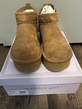 Madden Girl Tan Suede Platform boots